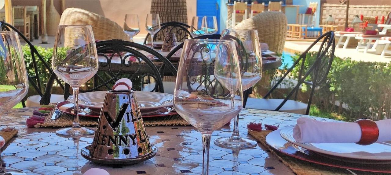 Jenny Lynn Hotel Tazrou